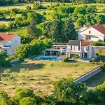 Nyaraló Tonka With Private Pool Near Krka