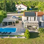 Tonka With Private Pool Near Krka Nyaraló Širitovci