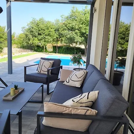 Tonka With Private Pool Near Krka Holiday home Siritovci