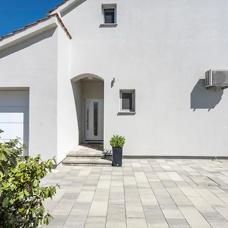 Tonka With Private Pool Near Krka Siritovci