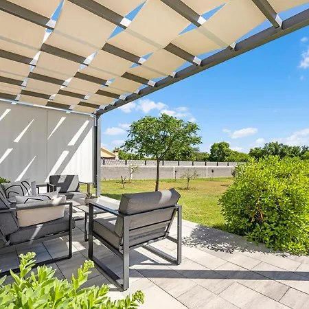 Tonka With Private Pool Near Krka