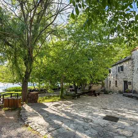Tonka With Private Pool Near Krka