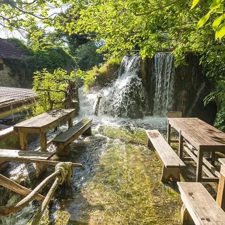 Tonka With Private Pool Near Krka Prázdninový dům