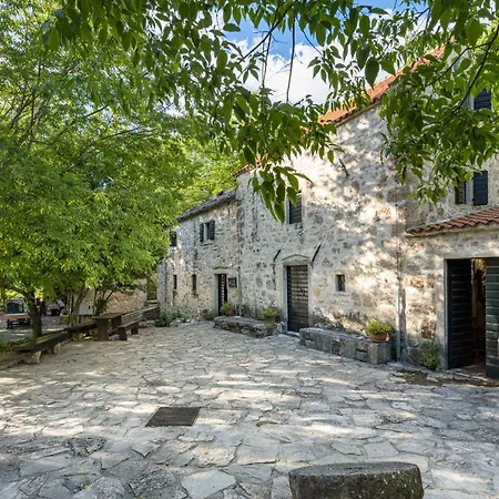 Nyaraló Tonka With Private Pool Near Krka