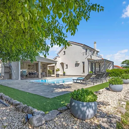 Tonka With Private Pool Near Krka