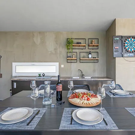 Tonka With Private Pool Near Krka