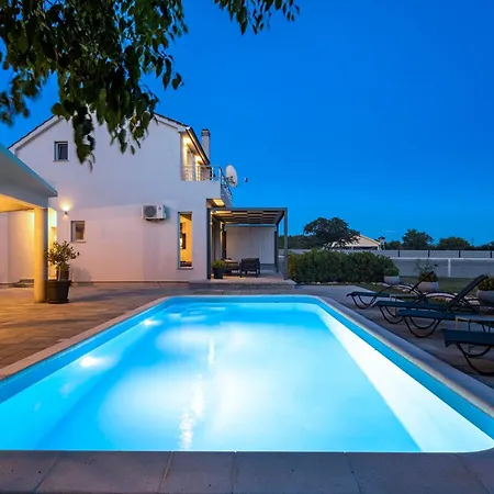 Prázdninový dům Tonka With Private Pool Near Krka *