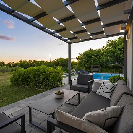 Tonka With Private Pool Near Krka