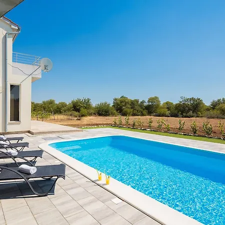Tonka With Private Pool Near Krka Holiday home