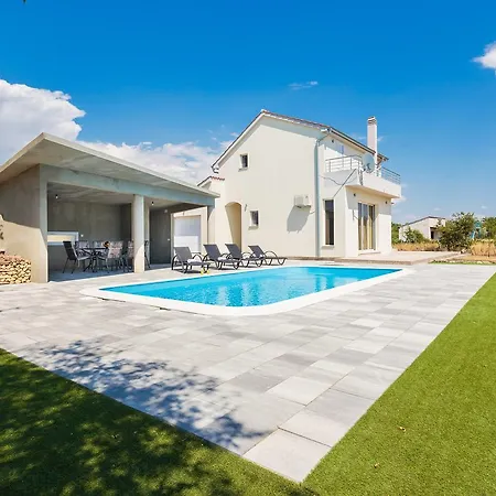Holiday home Tonka With Private Pool Near Krka
