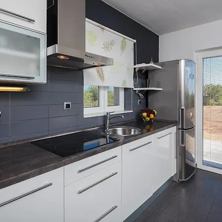 Holiday home Tonka With Private Pool Near Krka Siritovci