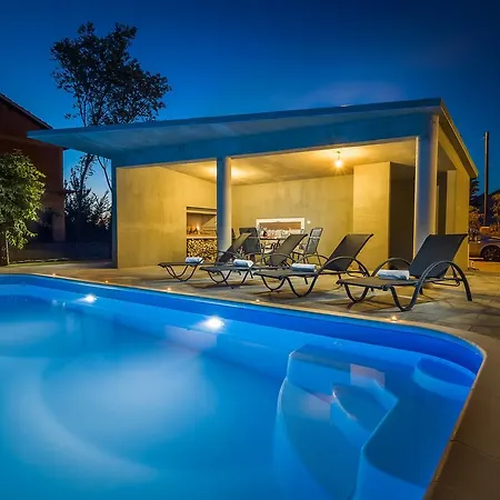 Tonka With Private Pool Near Krka Holiday home Siritovci