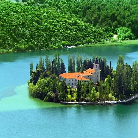 Tonka With Private Pool Near Krka