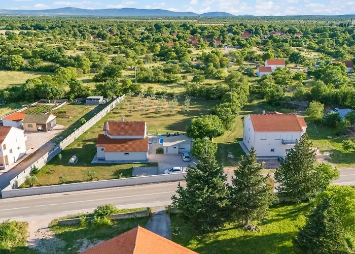Tonka With Private Pool Near Krka בית נופש *