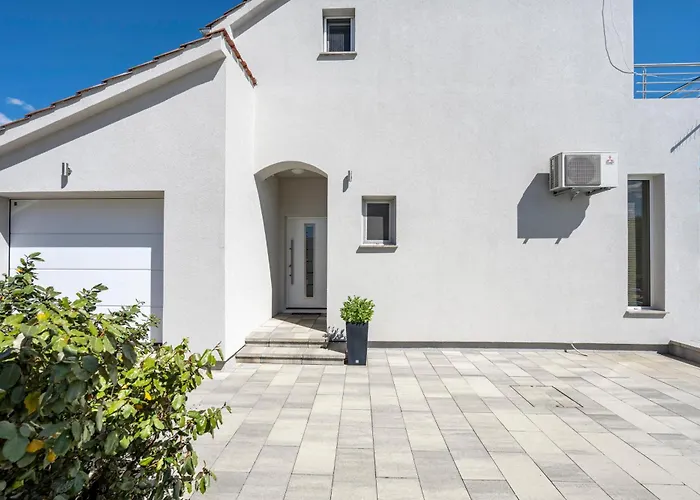 Tonka With Private Pool Near Krka Siritovci