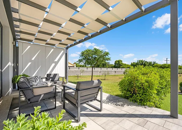 Tonka With Private Pool Near Krka