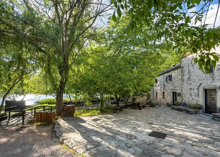 Tonka With Private Pool Near Krka