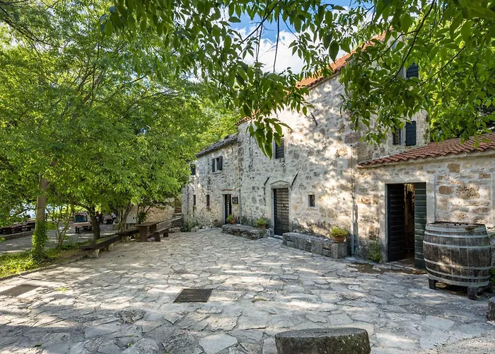 בית נופש Tonka With Private Pool Near Krka