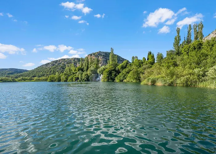 בית נופש Tonka With Private Pool Near Krka Siritovci
