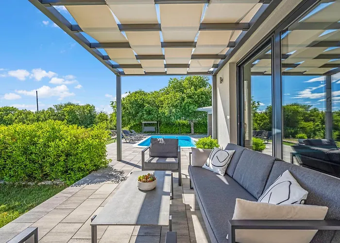 Tonka With Private Pool Near Krka Siritovci