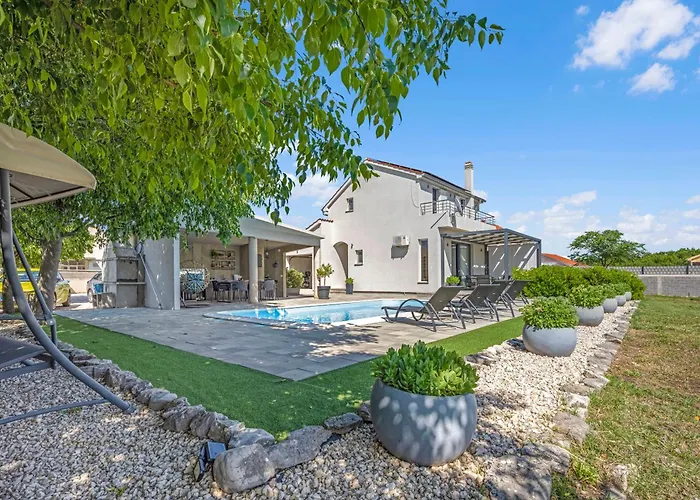 Tonka With Private Pool Near Krka