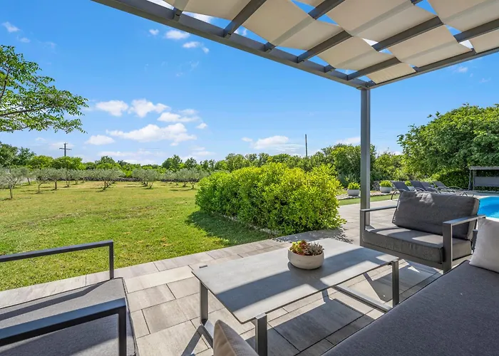 בית נופש Tonka With Private Pool Near Krka Siritovci