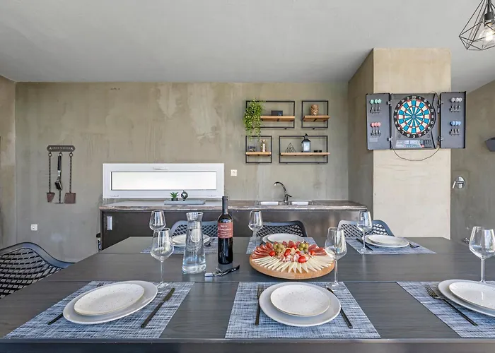 Tonka With Private Pool Near Krka