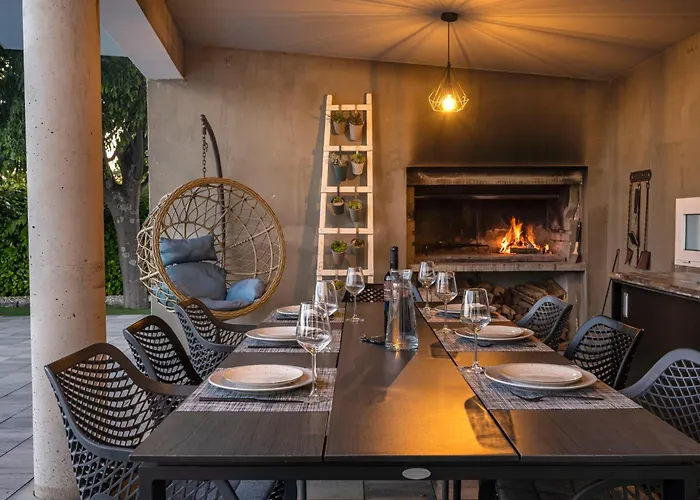 בית נופש Tonka With Private Pool Near Krka