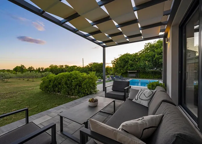 Tonka With Private Pool Near Krka