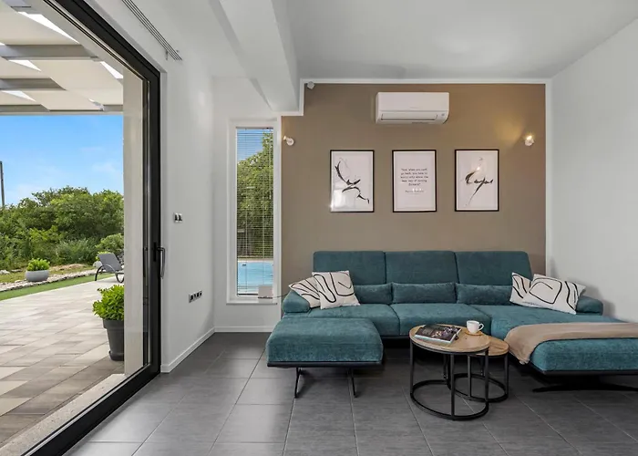 Tonka With Private Pool Near Krka בית נופש