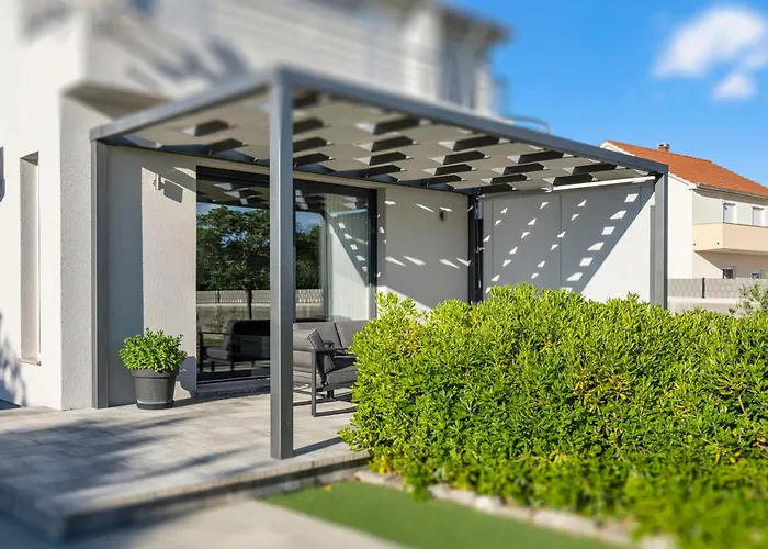 בית נופש Tonka With Private Pool Near Krka *