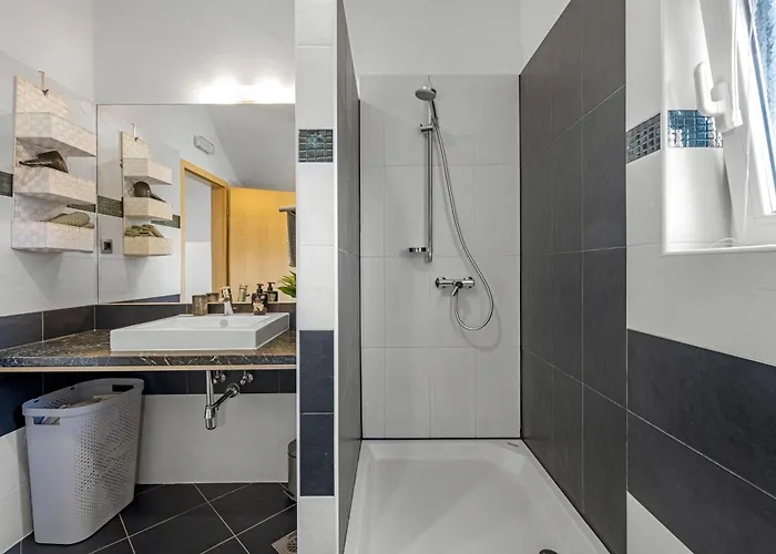 Tonka With Private Pool Near Krka בית נופש