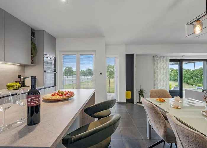 בית נופש Tonka With Private Pool Near Krka *