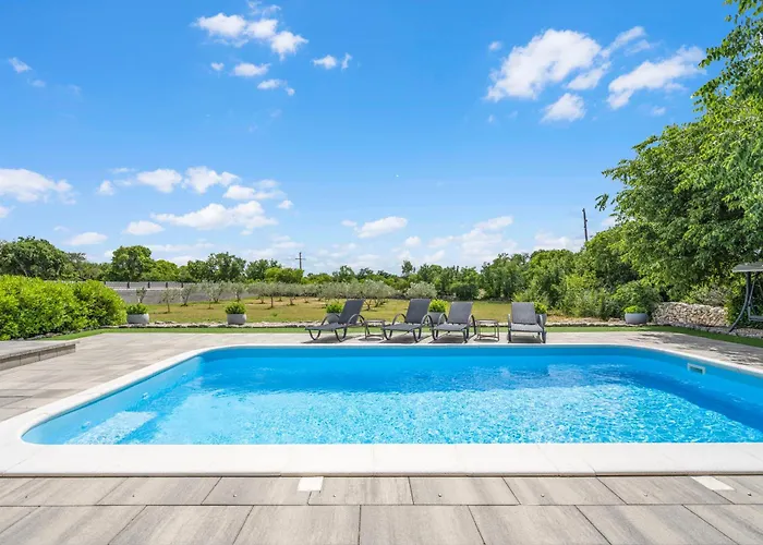 Tonka With Private Pool Near Krka בית נופש Siritovci