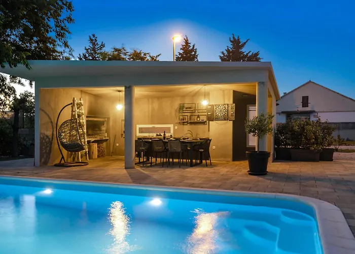 בית נופש Tonka With Private Pool Near Krka Siritovci