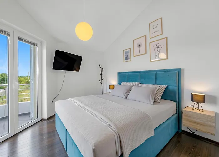 Tonka With Private Pool Near Krka בית נופש